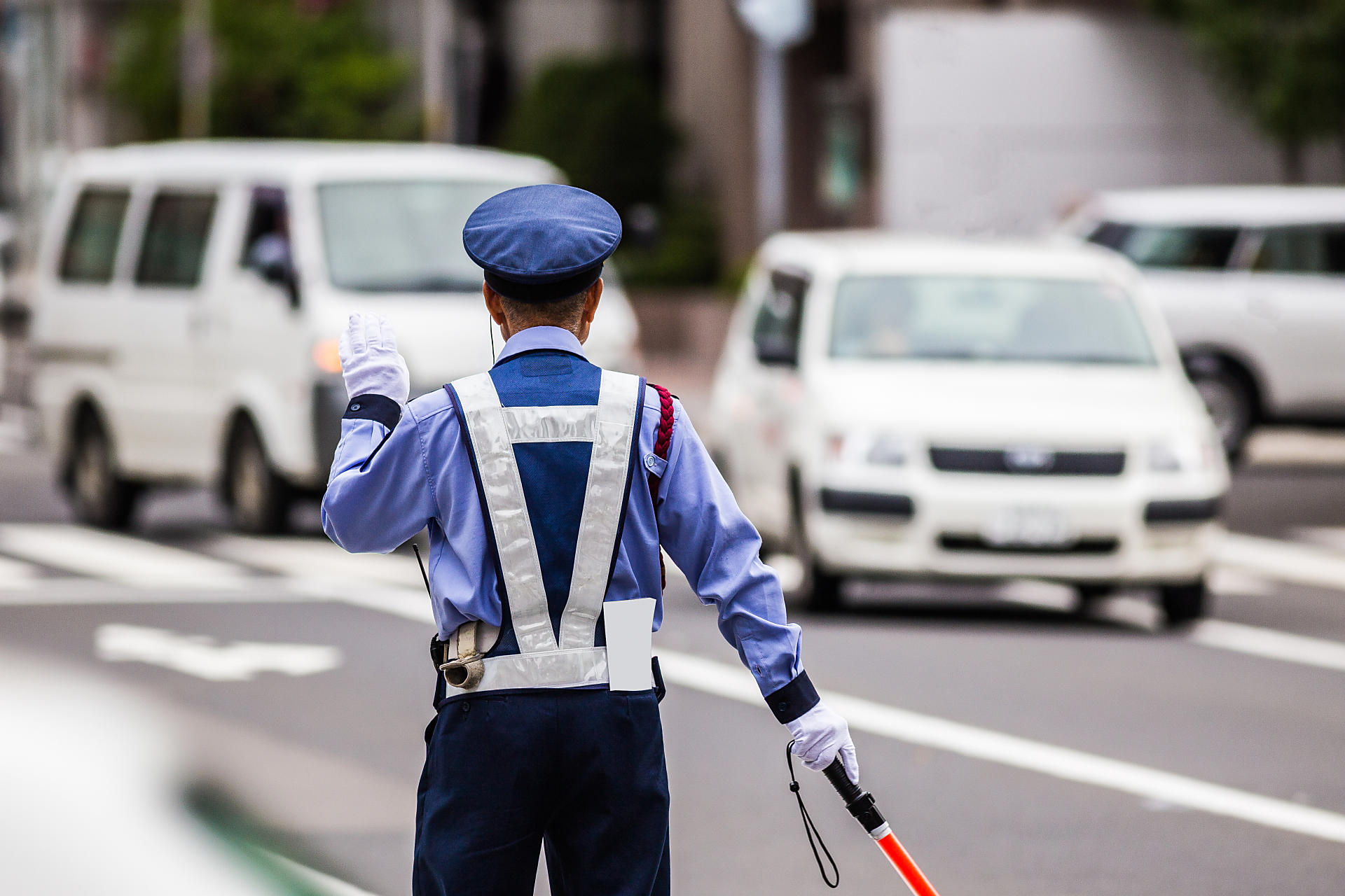 交通誘導している画像